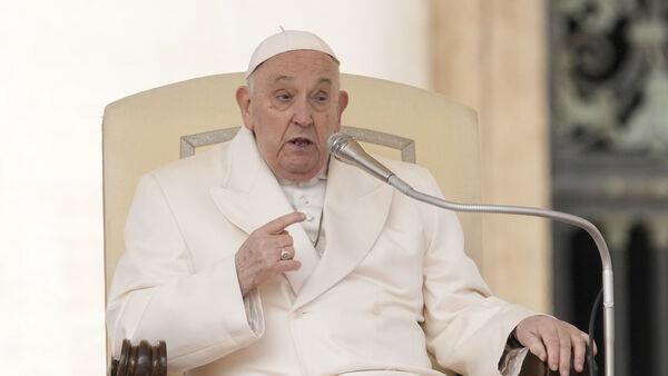 Pope says he has no plans to retire